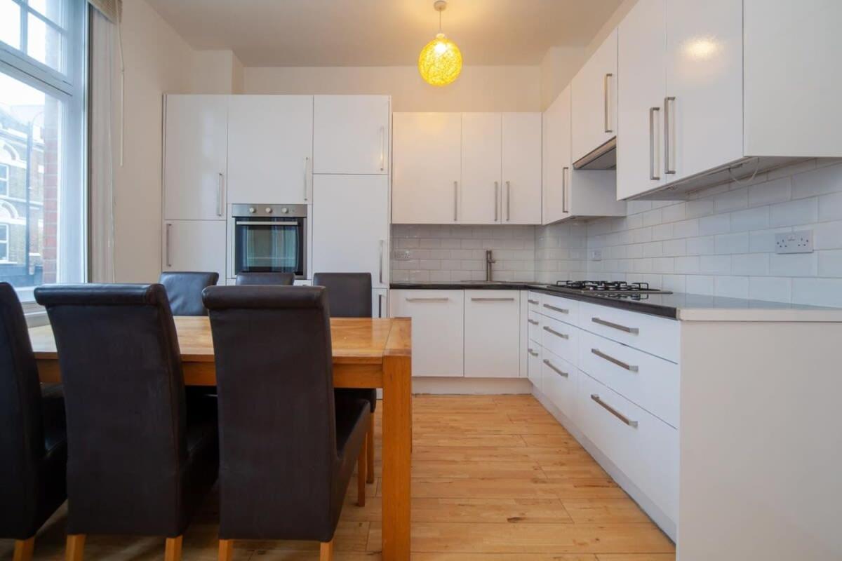 Lovely 2 Bedroom Apartment In Tooting Londra Esterno foto