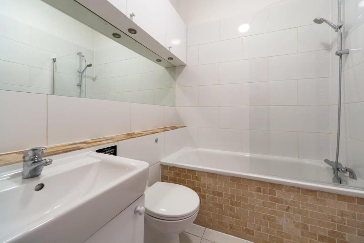 Lovely 2 Bedroom Apartment In Tooting Londra Esterno foto