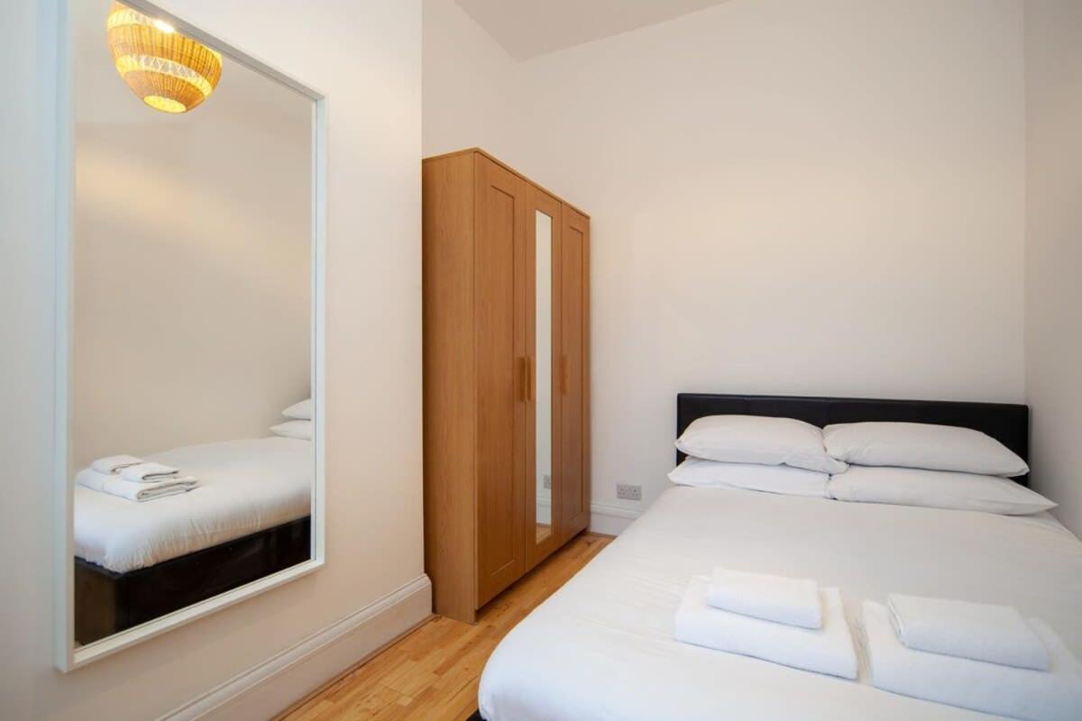 Lovely 2 Bedroom Apartment In Tooting Londra Esterno foto