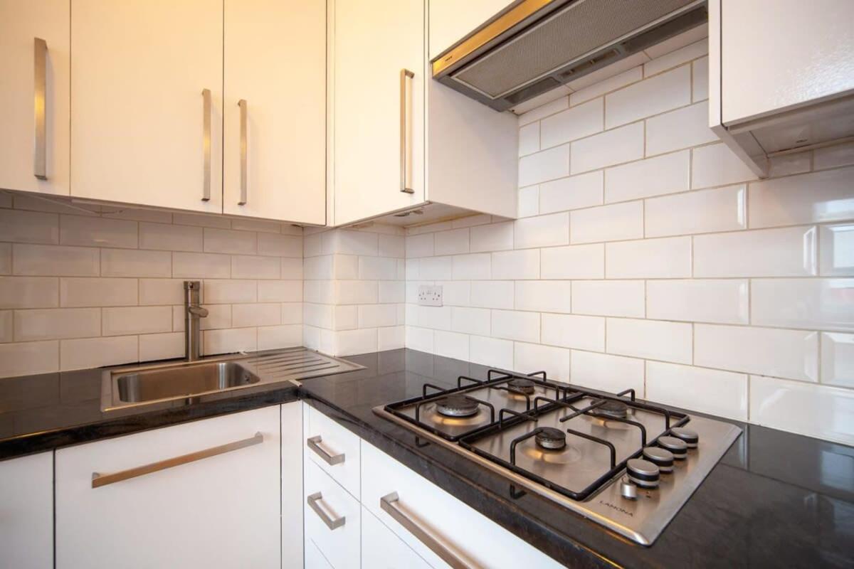 Lovely 2 Bedroom Apartment In Tooting Londra Esterno foto