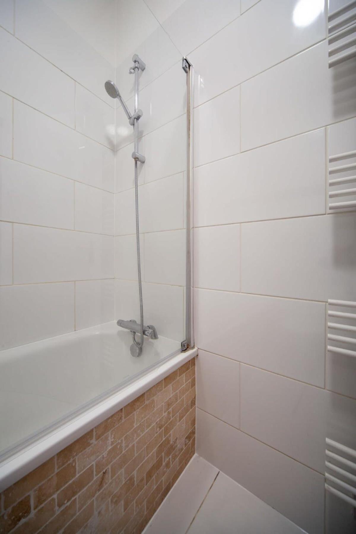 Lovely 2 Bedroom Apartment In Tooting Londra Esterno foto